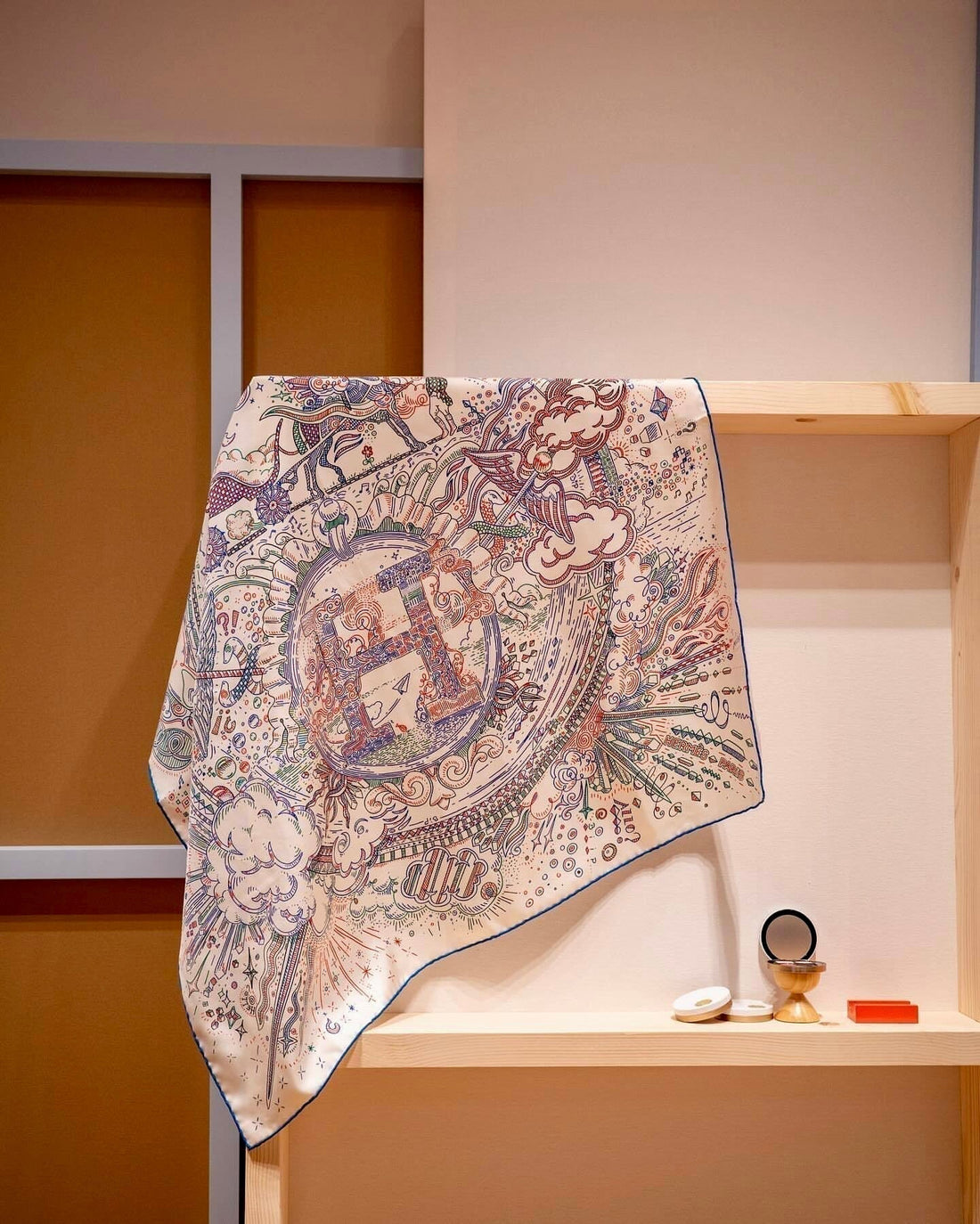 How to Choose the Perfect Scarf Frame Size for Mom's Favorite Hermès Scarf